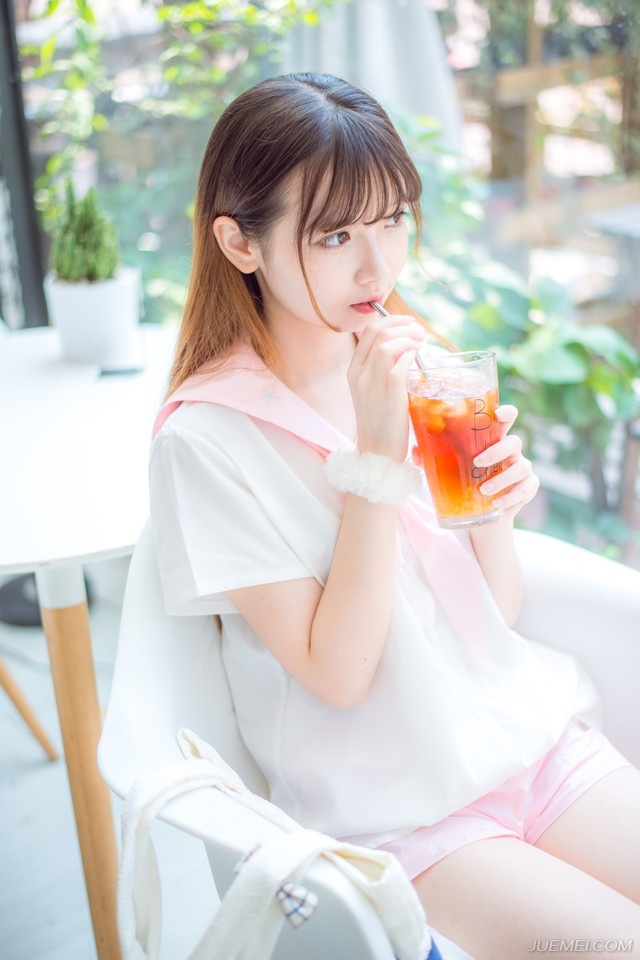 “的确有些冲突，只是……”邓贤苦笑道。